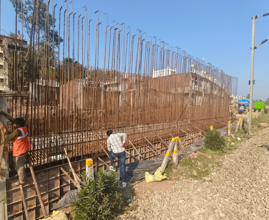 Reinforced Earth Retaining Wall / RCC Gravity Retaining Structure